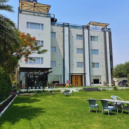 Hotel Three Seasons Vrindāvan Eksteriør billede