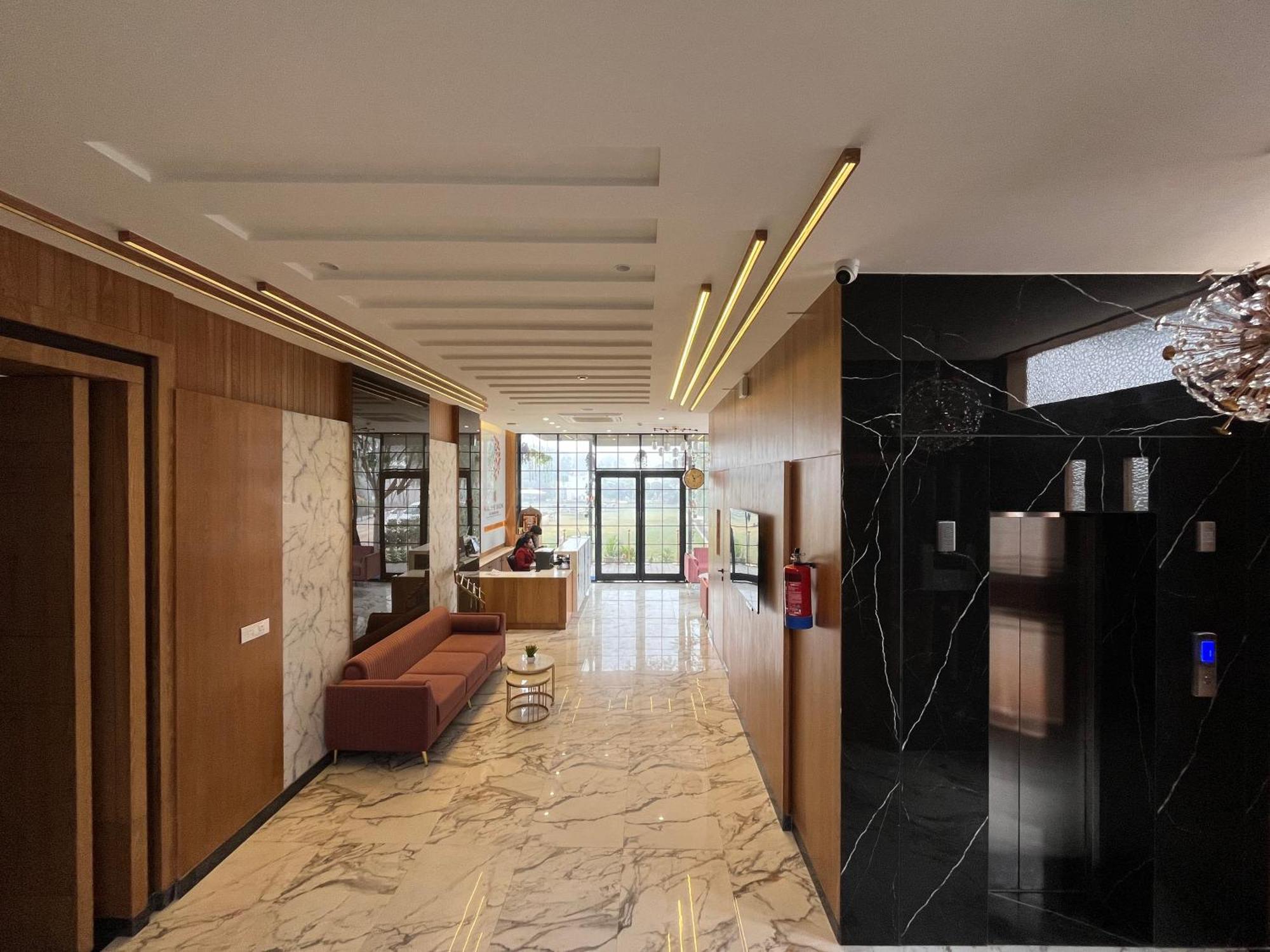 Hotel Three Seasons Vrindāvan Eksteriør billede