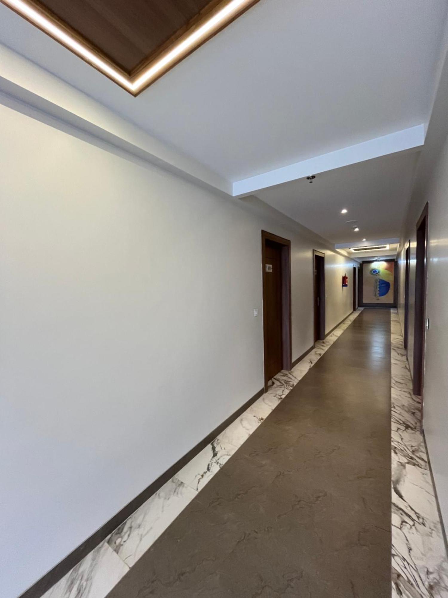 Hotel Three Seasons Vrindāvan Eksteriør billede
