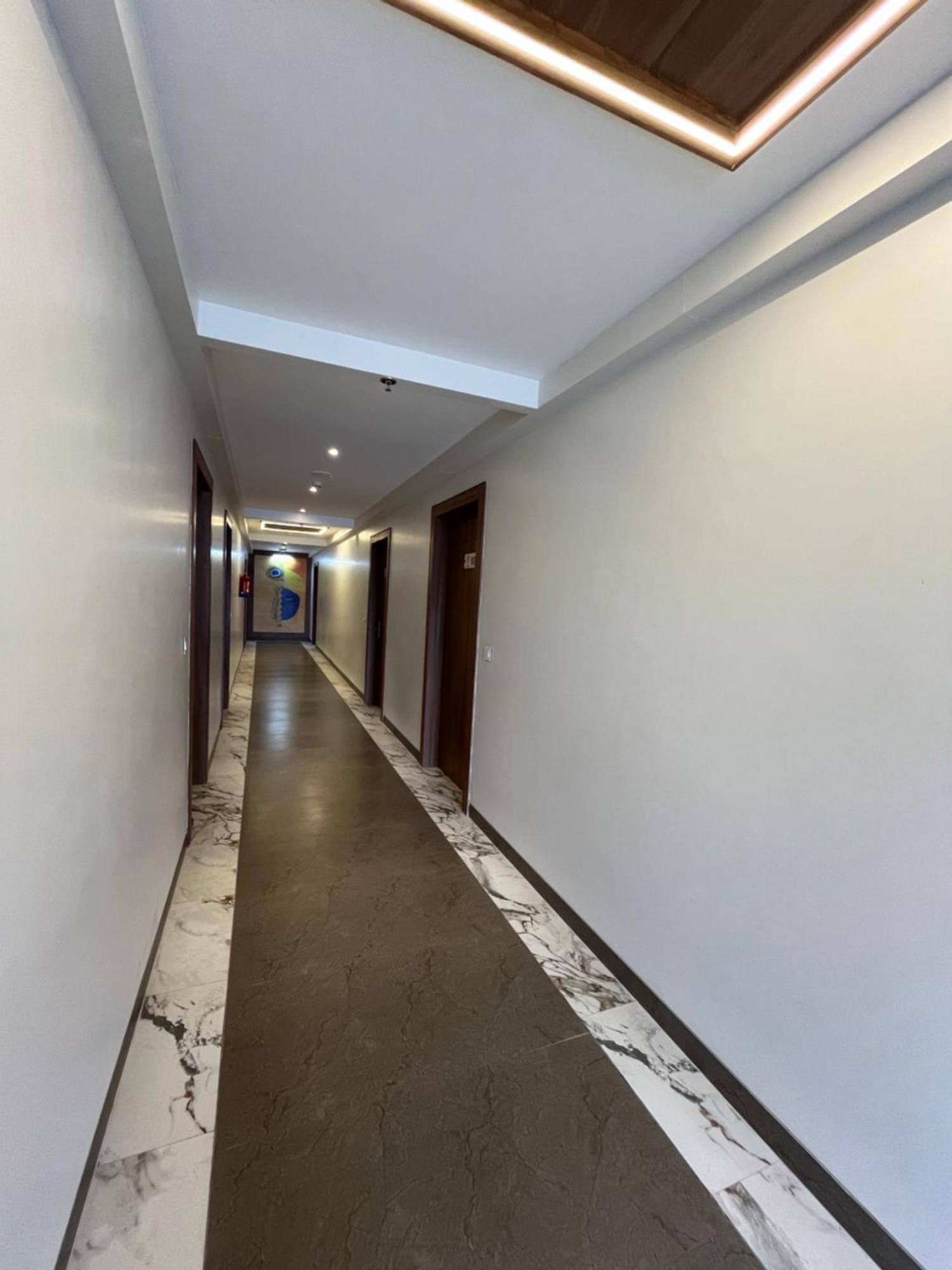 Hotel Three Seasons Vrindāvan Eksteriør billede