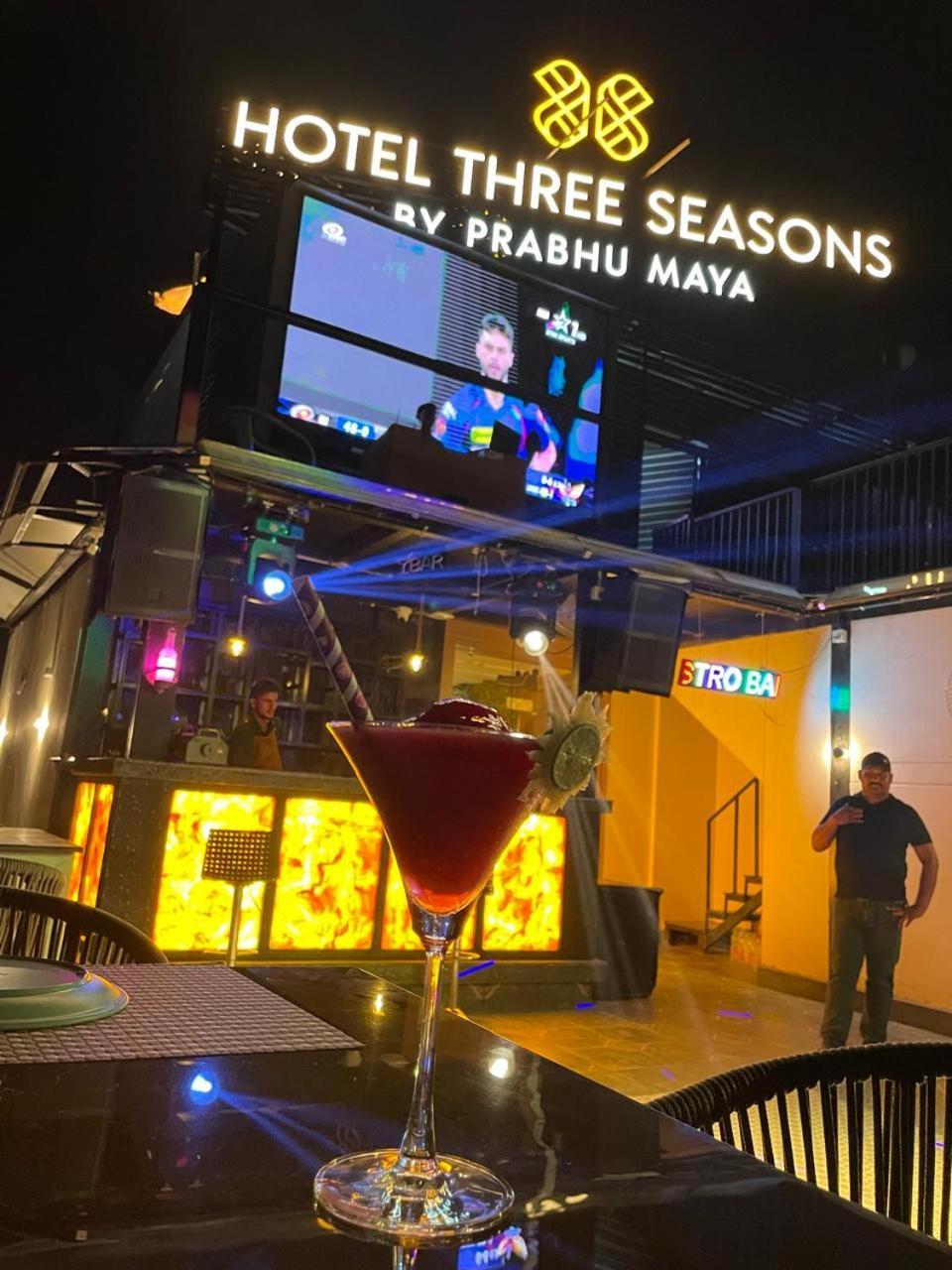 Hotel Three Seasons Vrindāvan Eksteriør billede