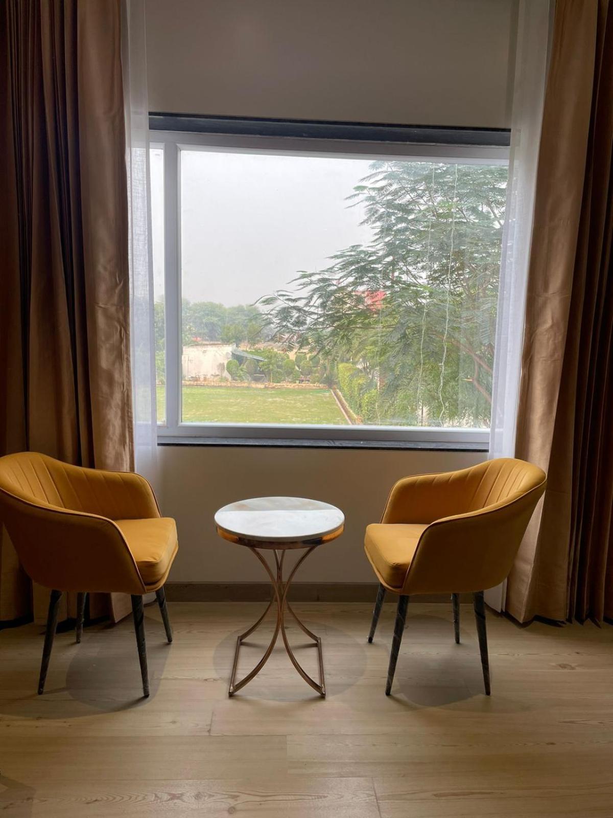 Hotel Three Seasons Vrindāvan Eksteriør billede