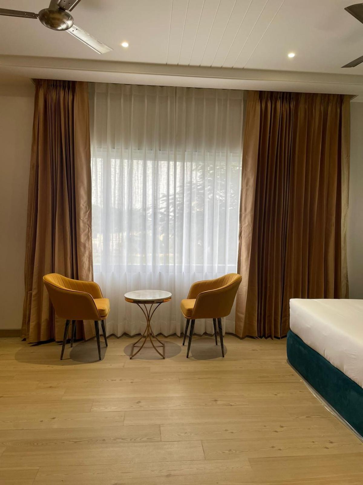 Hotel Three Seasons Vrindāvan Eksteriør billede