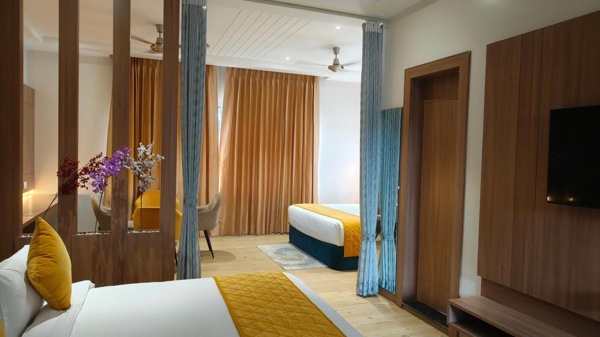 Hotel Three Seasons Vrindāvan Eksteriør billede